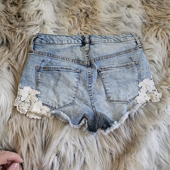 Lace shorts - Picture 2 of 4